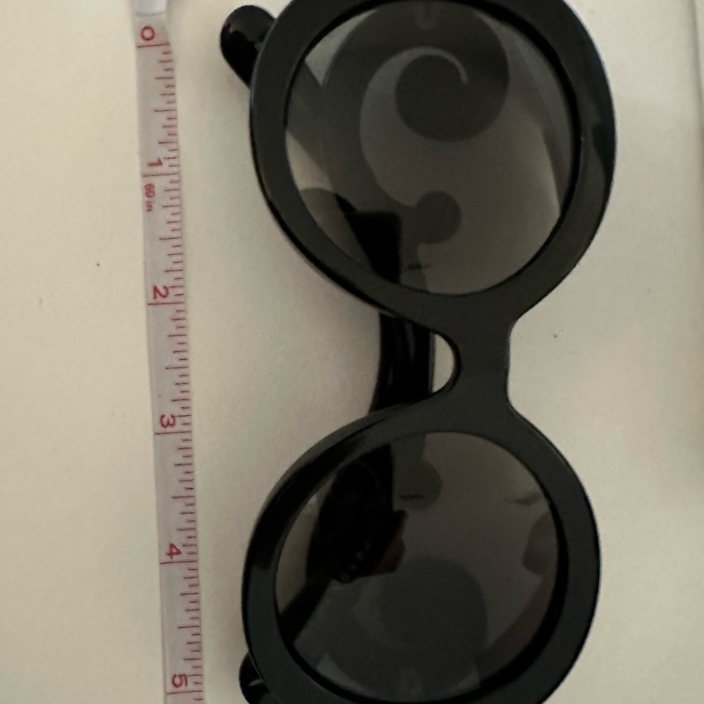 Prada iconic sunglasses - Picture 4 of 5